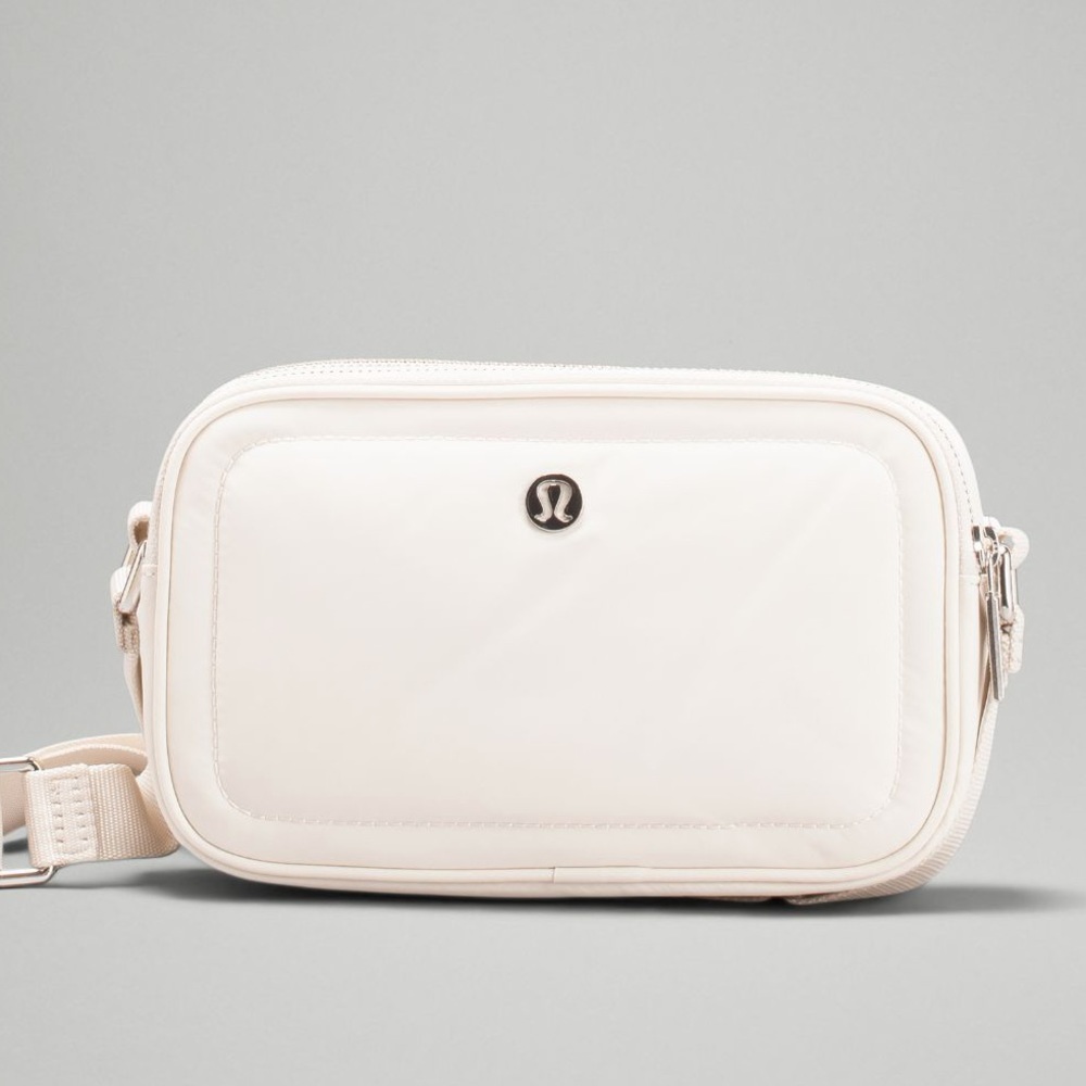 lululemon crossbody camera bag 2L white opal